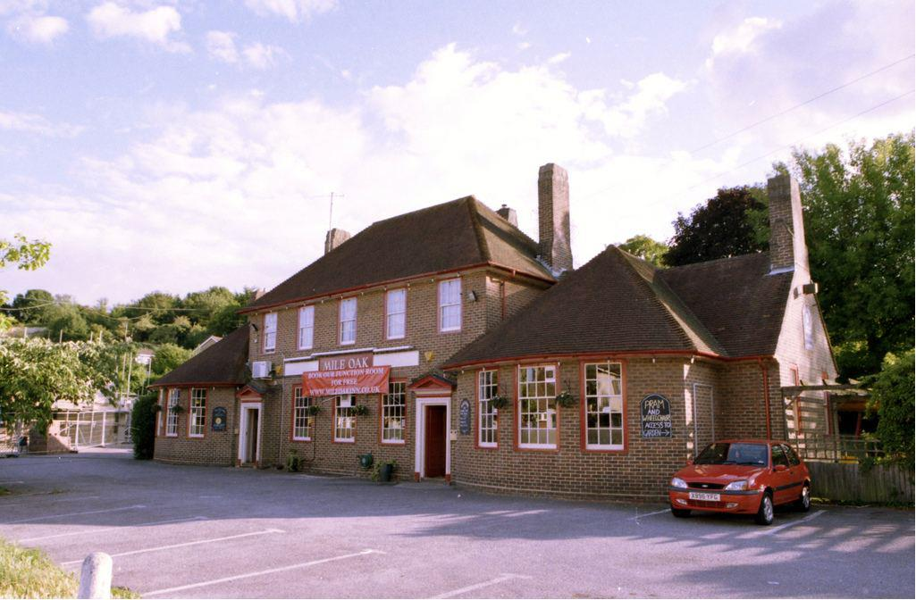 Mile Oak Inn Mile Oak Road, Portslade, Brighton, BN41 2RB Brighton